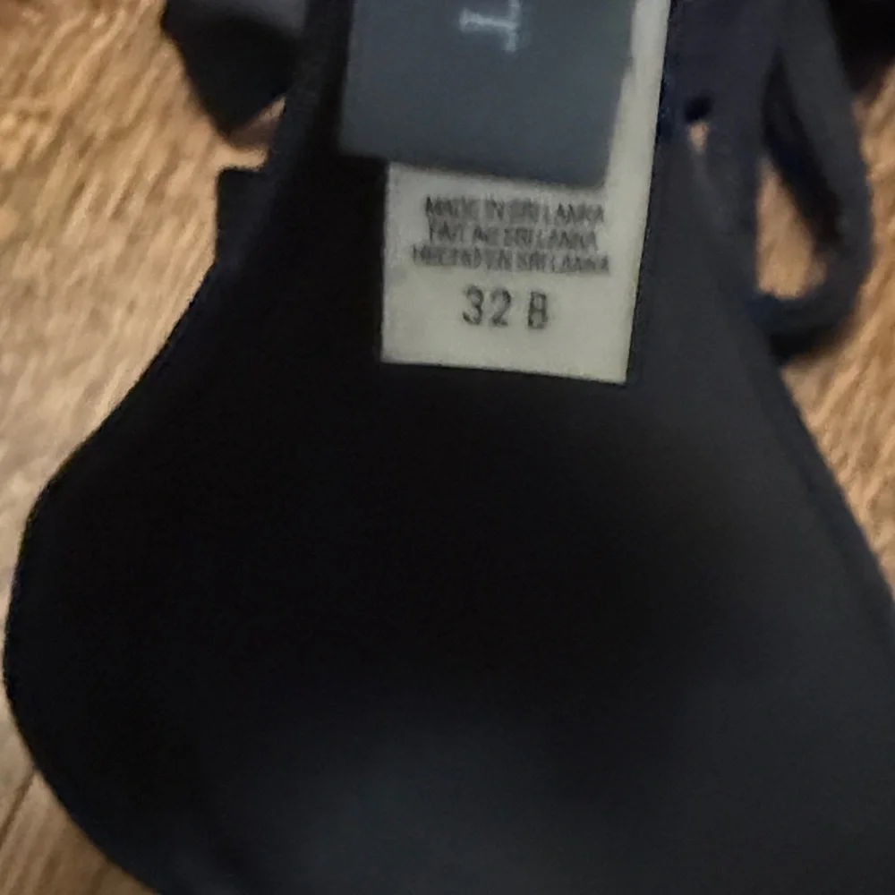 Victoria's Secret Elegant Black Halter Bikini Top - Picture 4 of 4
